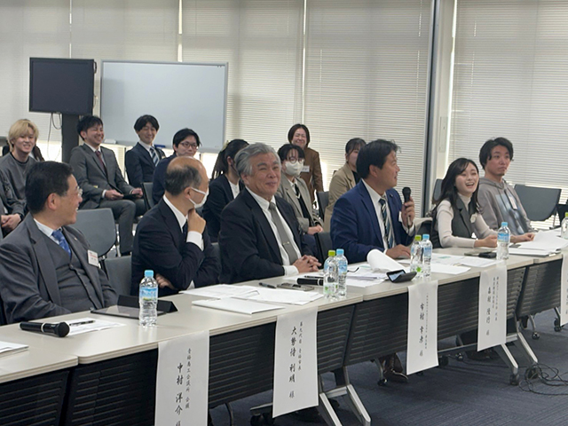 プレゼンテーションと質疑応答の様子